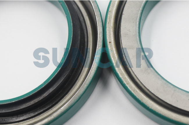 RE59810 Crankshaft Oil Seal For John Deere 2254 710G 120 160C 410E