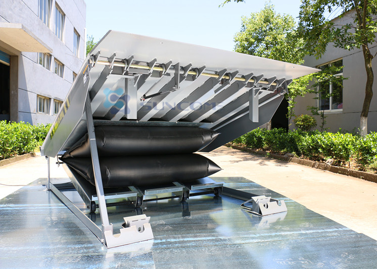 Grey Air Powered Dock Leveler Concrete Platform For Heavy Lifting