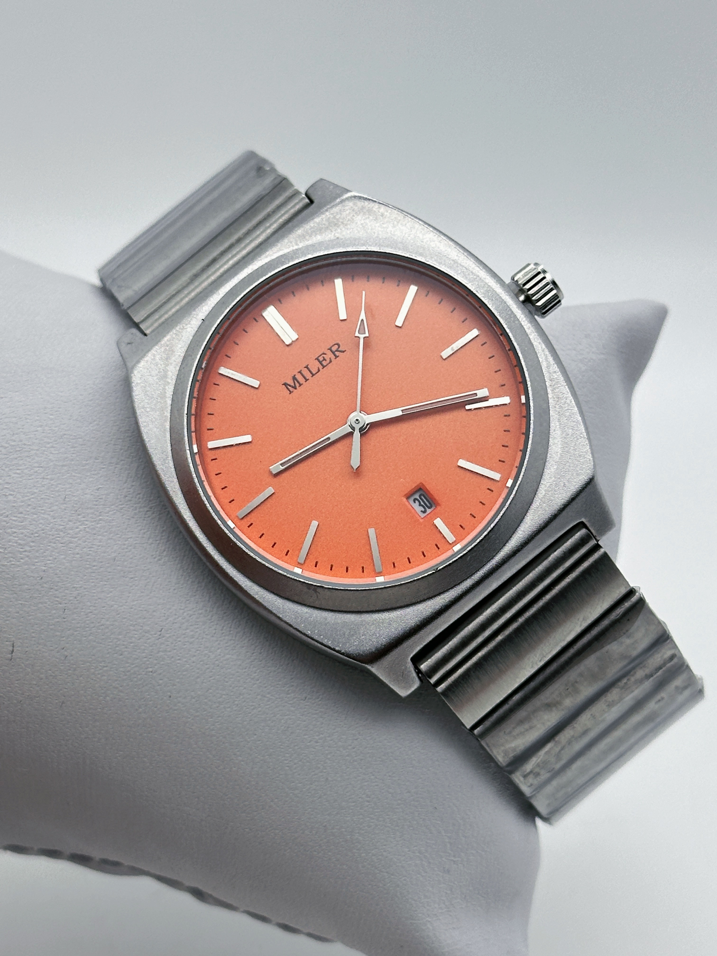 Mineral Dial Silver Stainless Steel Strap Watch With Date Luminous Hands