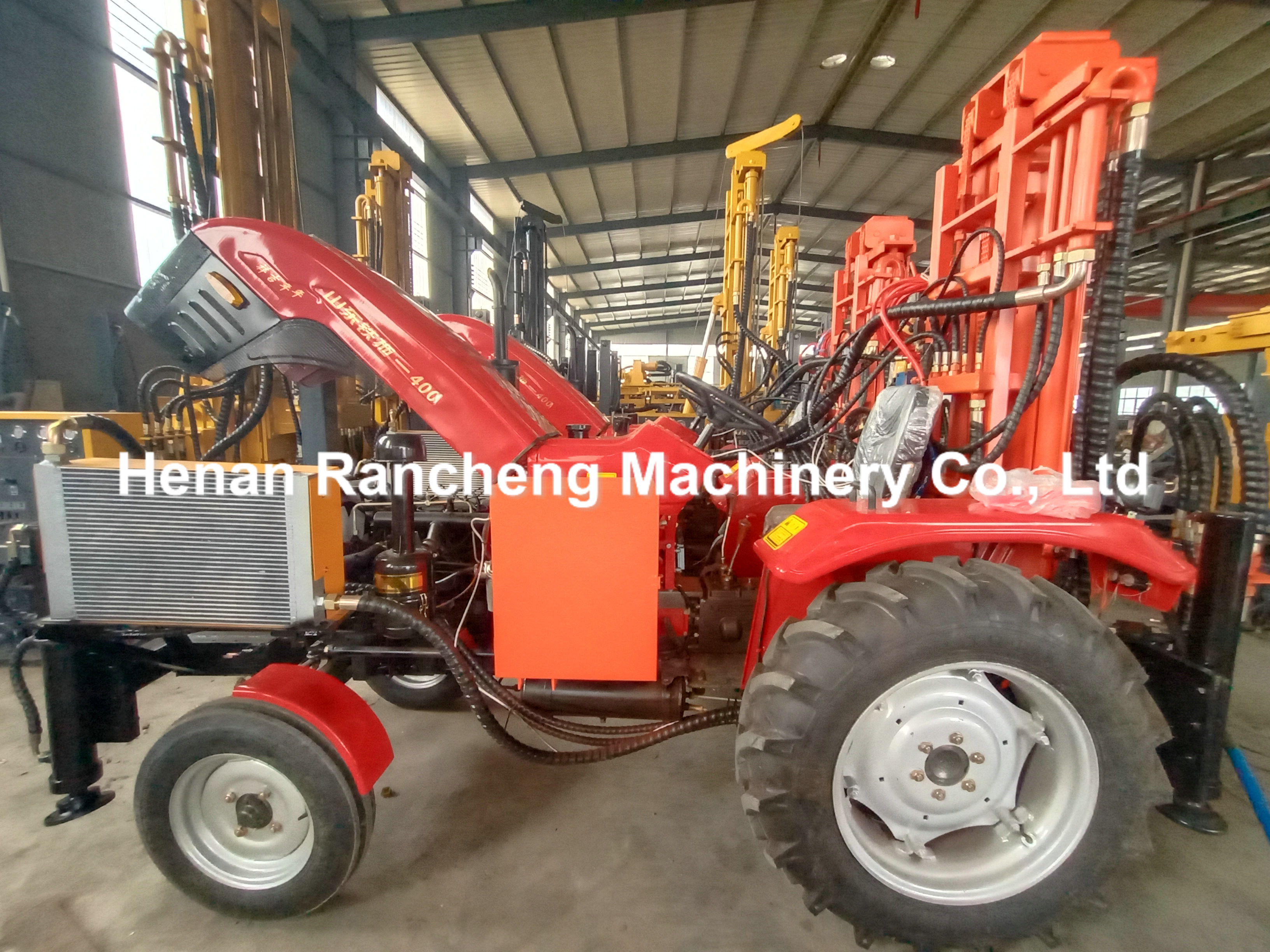 DTH Hydraulic Water Well Drilling Rig Machine 200m Portable Pneumatic Tractor Mounted Drilling Rig