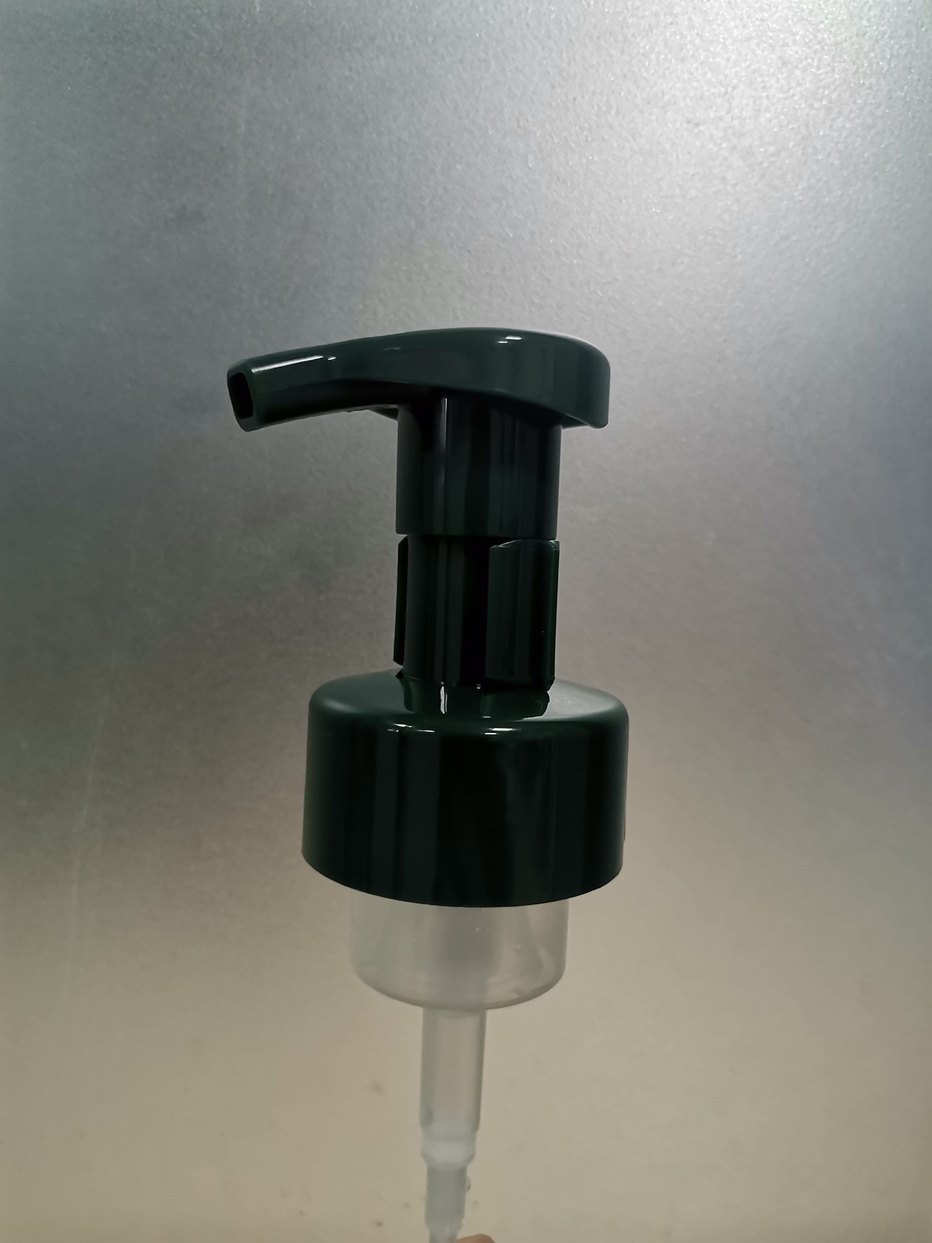 PP Custom Order Lotion Pump With Unique Outside Spring Screw On Closure For Bulk Packing