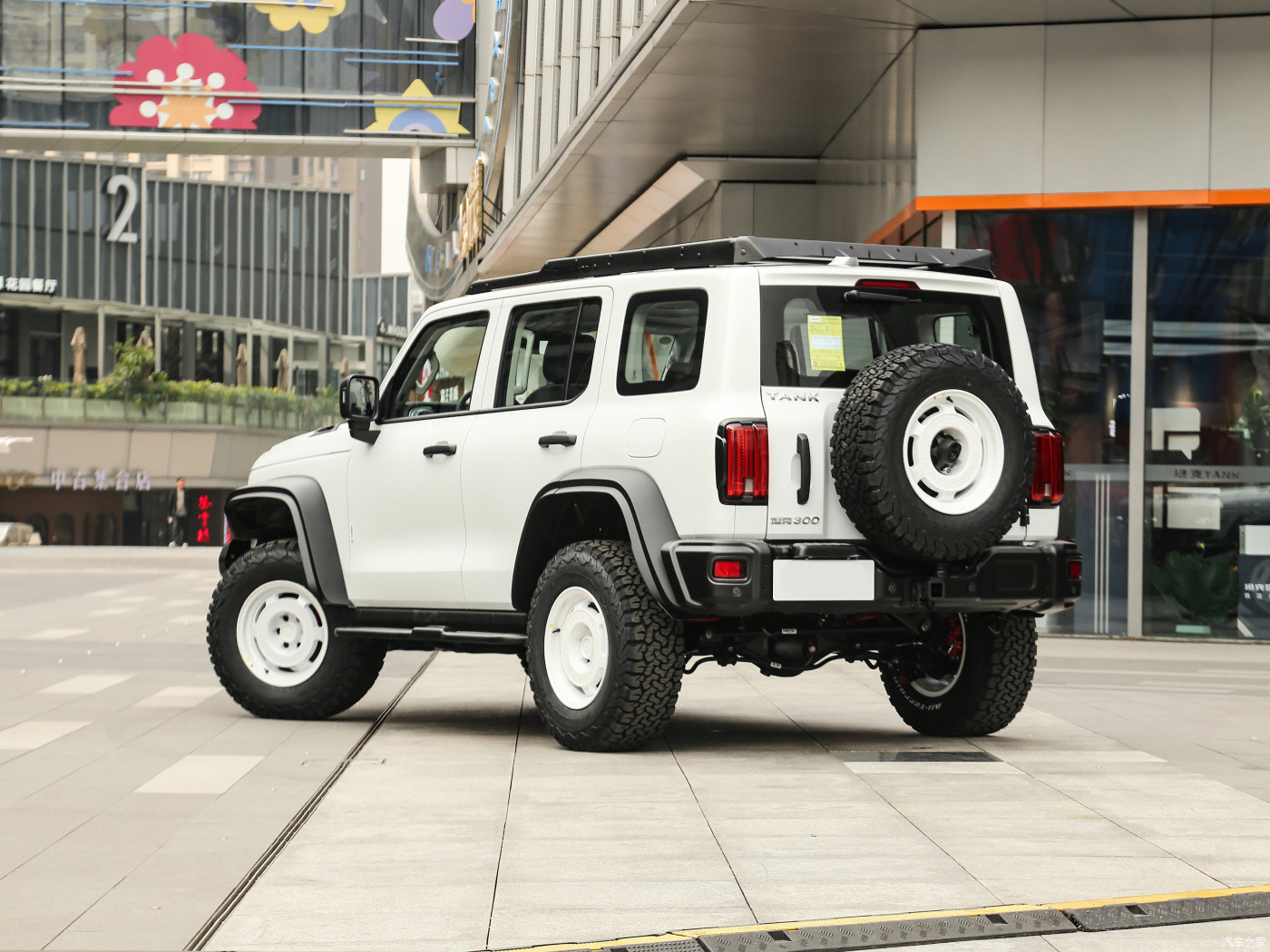 ODM Tank SUV Car Luxury Compact SUV HP L4 Iron Ride 02 White Fuel