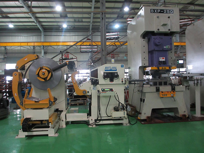 NC servo feeder