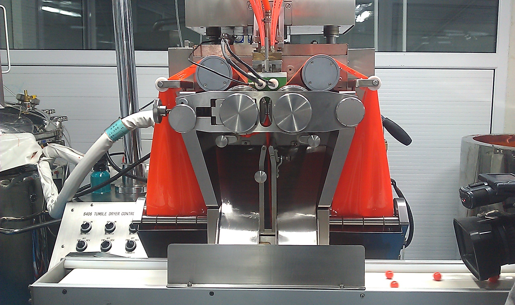 Paintball Samll Capacity Automatic Capsule Machine With Fromula / Raw Material