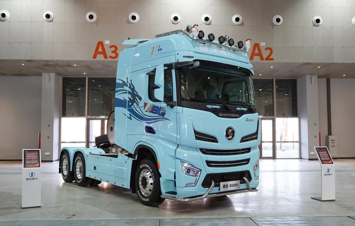 4X2 Chinese Heavy X6000 Shacman Tractor Truck Manual Air Conditioner Equipped