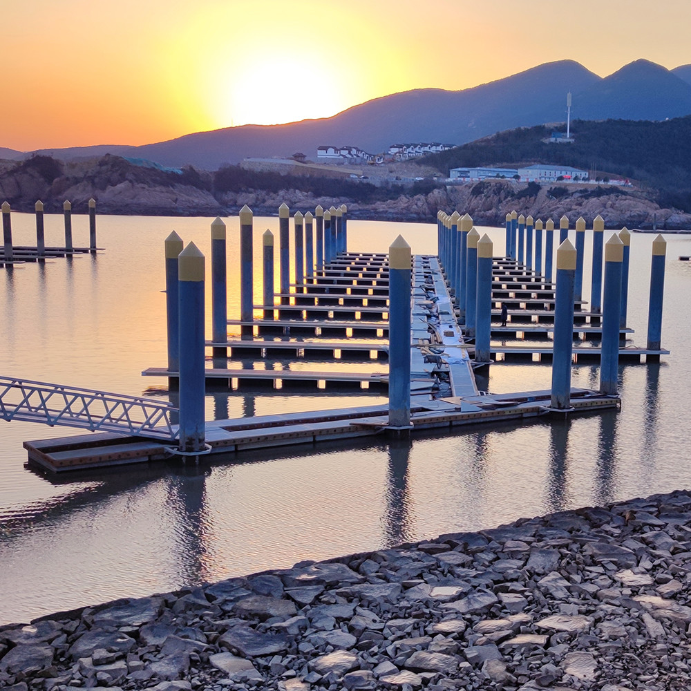 Marina PE Modular Floating Dock Boat / Ship Floating Aluminum Gangway