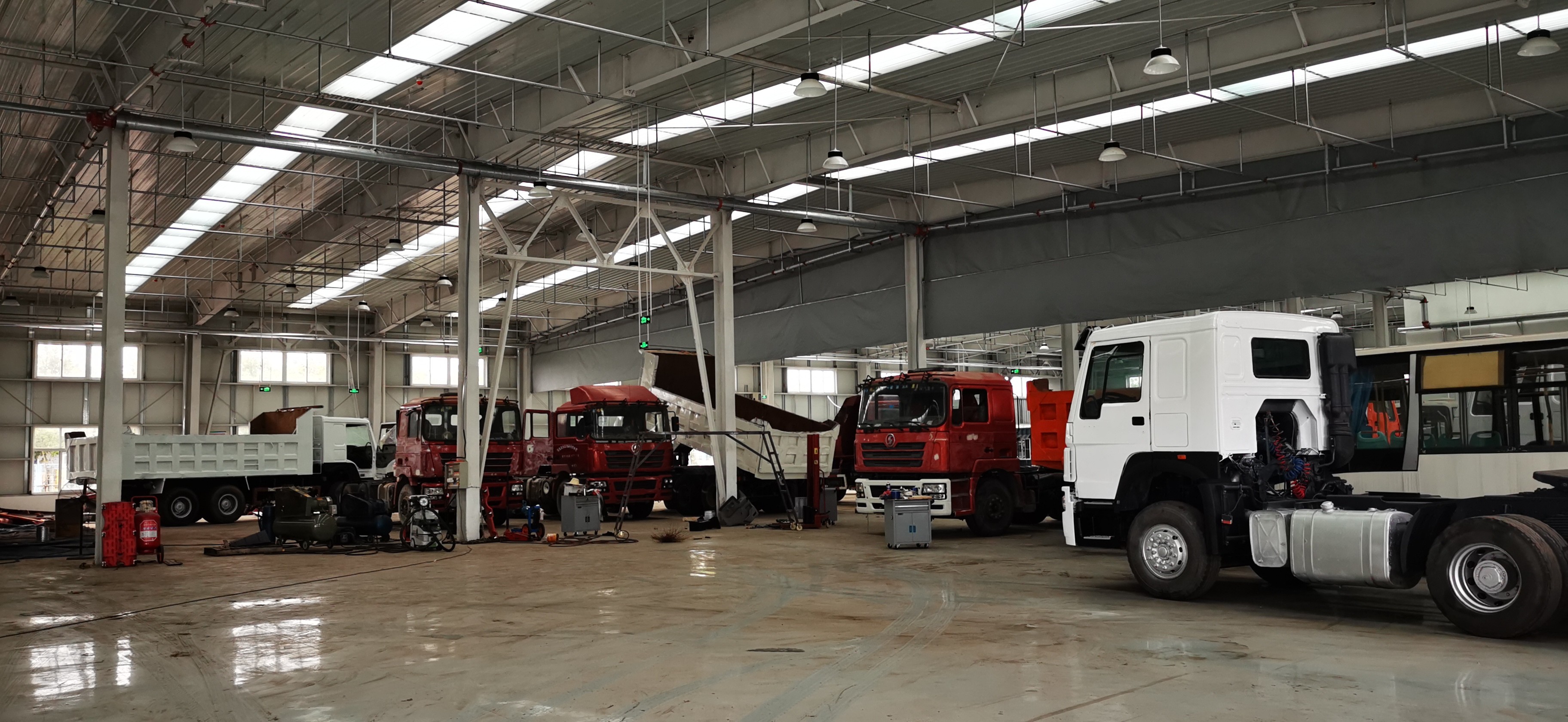 10 Wheel Red 6x4 371HP Sinotruk Howo Cargo Truck