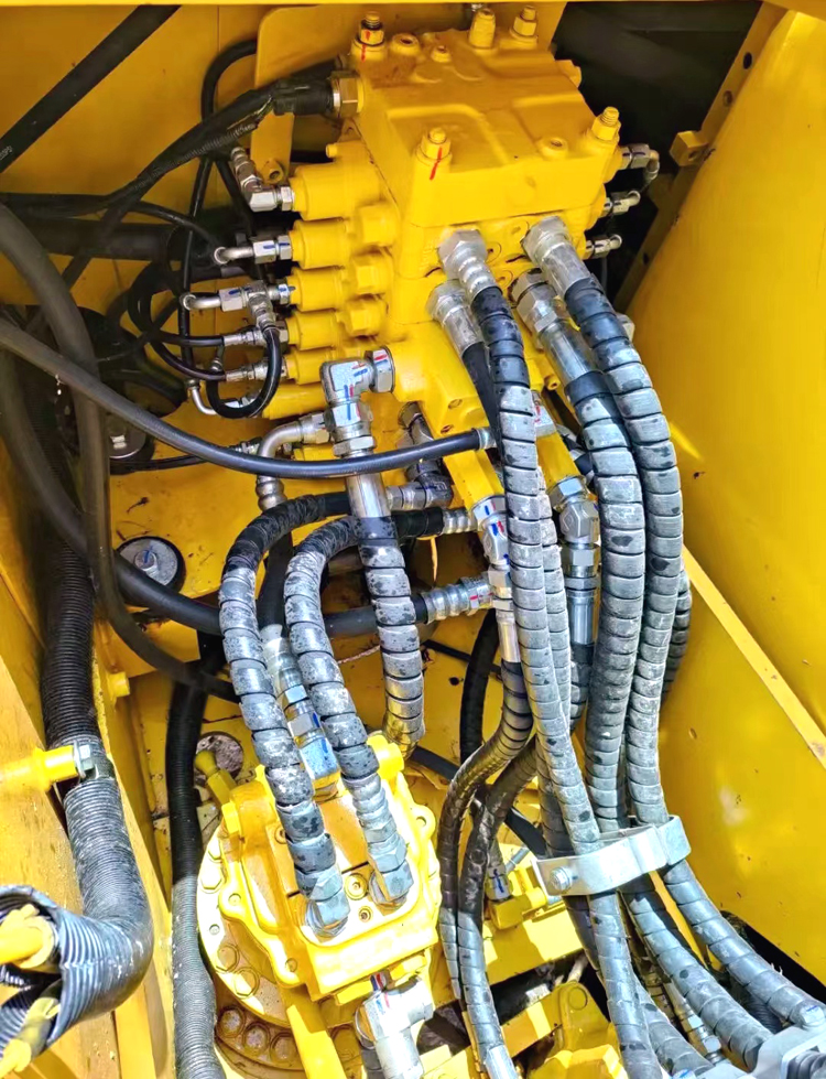 Original Hydraulic Valve 0.53 m3 Bucket Capacity Kumatsu Crawler Excavator in Shanghai