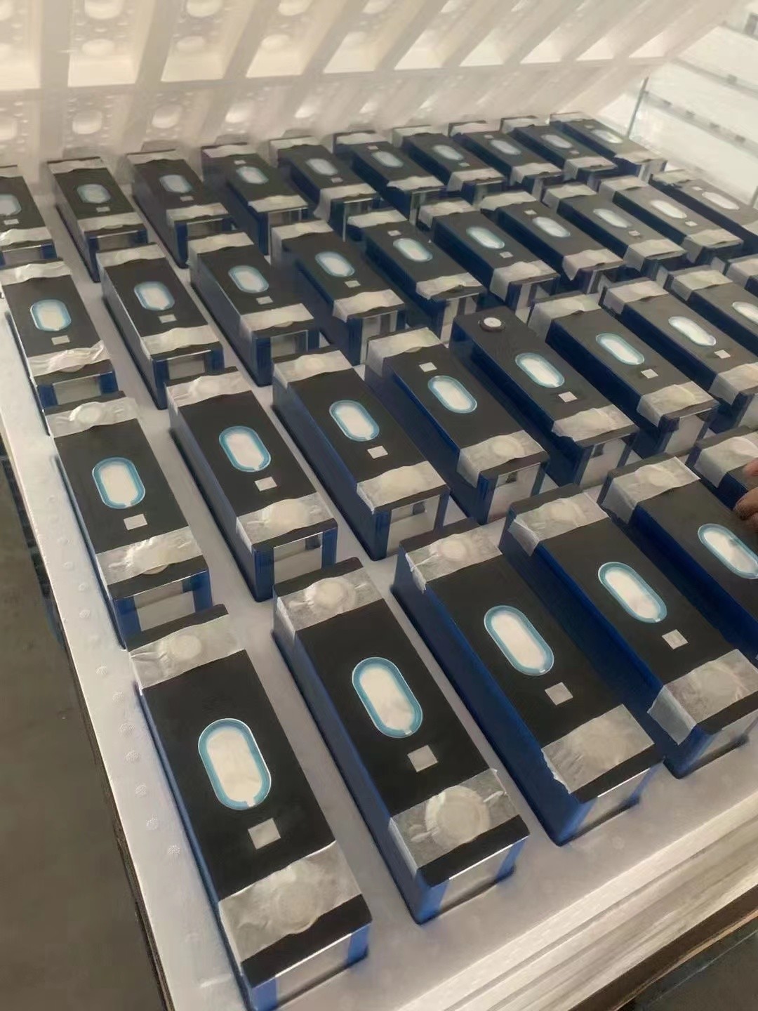 Grade A + Bettery Cell Rechargeable 105Ah Lifepo4 Lithium Ion Battery For Solar Energy System