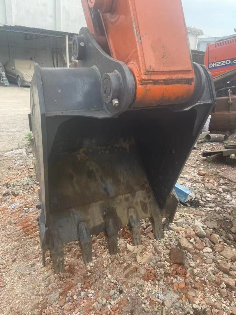 Used Japanese Hitachi Ex200 Crawler Excavator construction second hand good condition Hitachi zx200