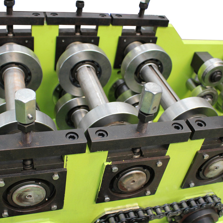Fully Automatic Cz Purlin Roll Forming Machine For Size Adjustment 80-300mm