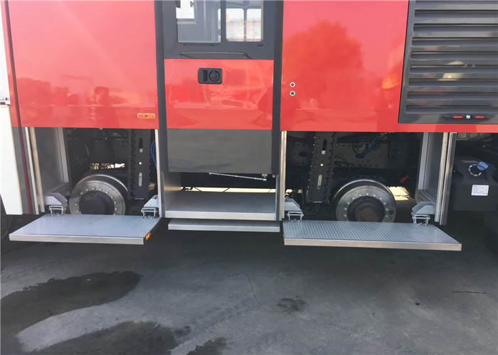 Rotatable Structure Cab Water Tanker Fire Truck With Direct Injection Diesel Engine