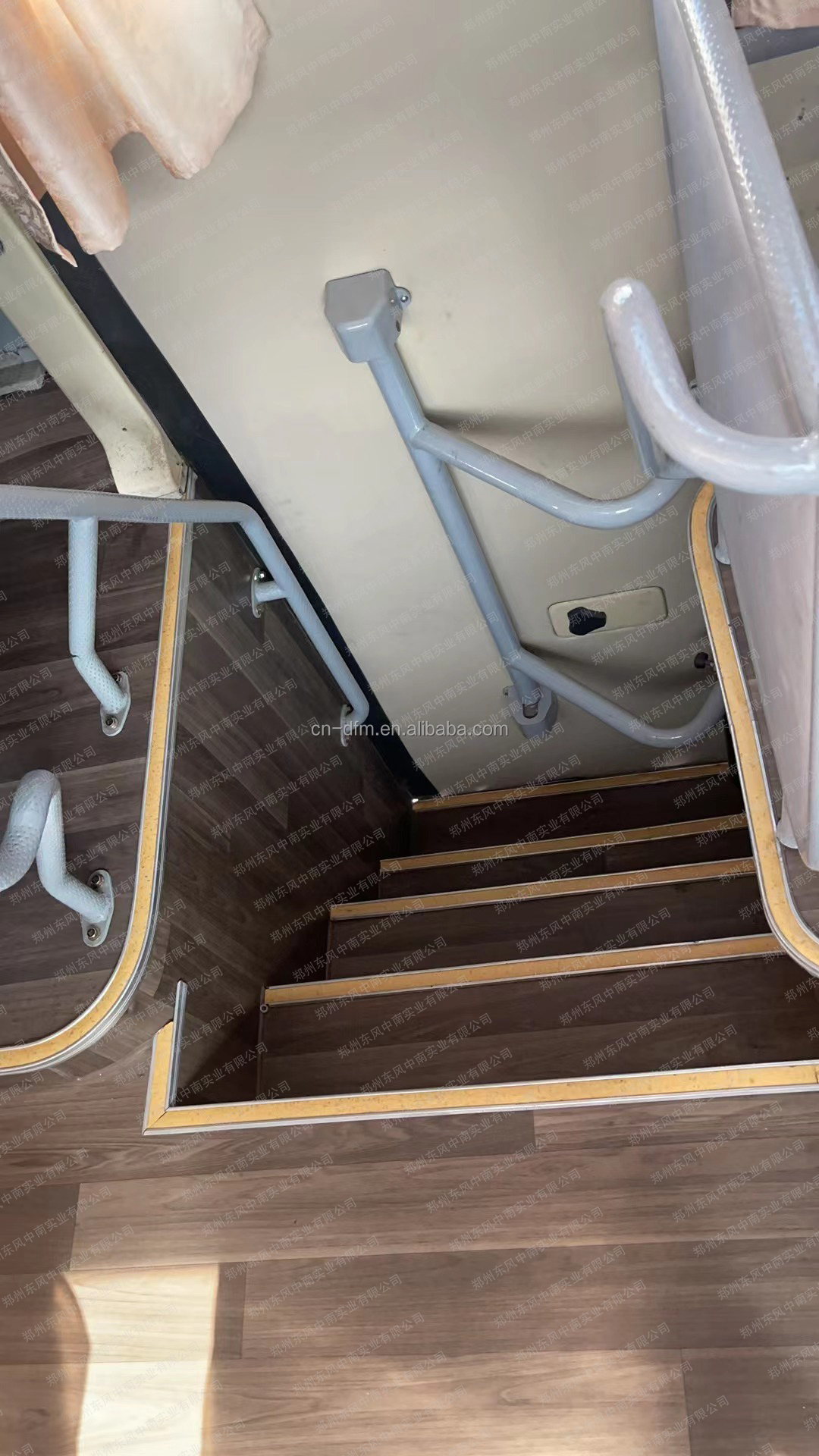 Refurbished Youtong 49 Seats Diesel Engine Coach Bus for Used G.V.W 16000kg