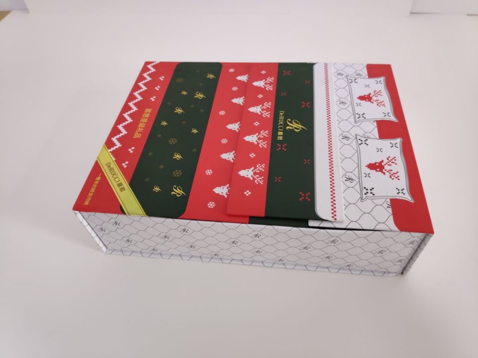 Custom bookstyle rigid cardboard packaging gift box for Christmas Day