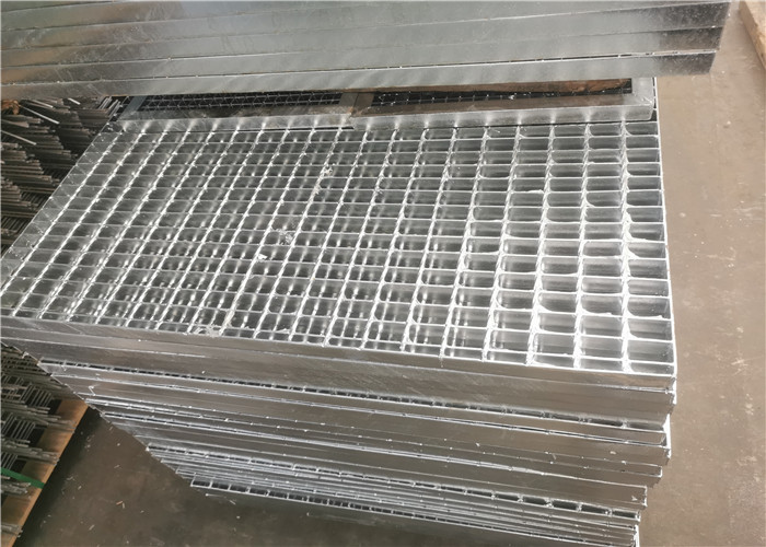 Rust Protection Welded Steel Grating 32x5mm Square Serrated Non Slip