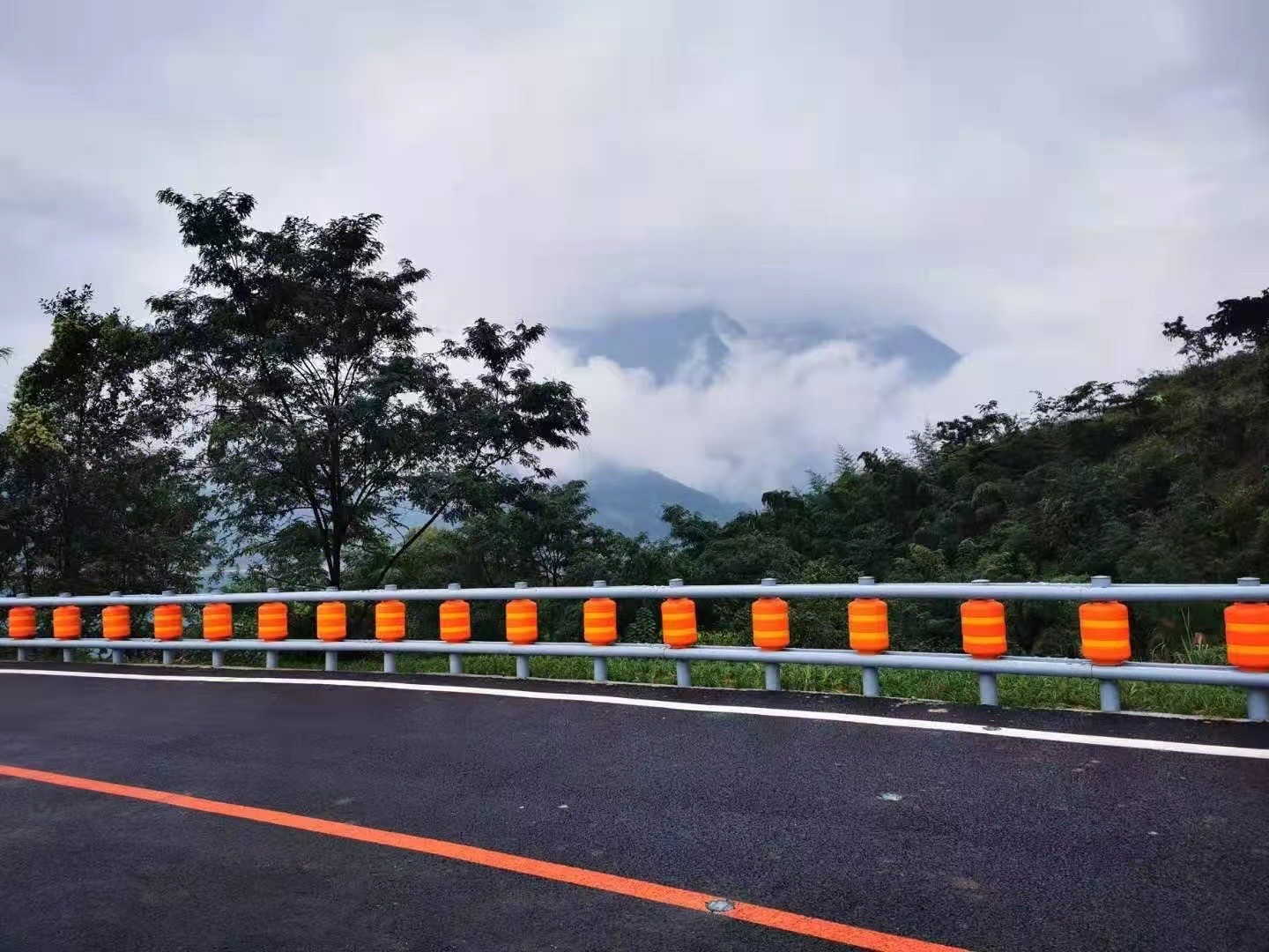Highway Guardrail Anti-Corrosion Eva Buckets Rolling Anti Crash Guardrail Road Barrier Fence