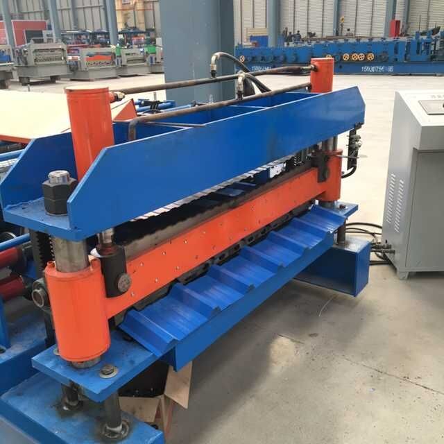 PLC Speed 15 - 20m Per Min 0.9mm Roof Roll Forming Machine