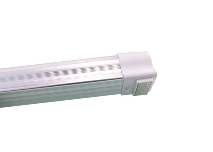 Waterproof 6500K Portable Emergency Light 6W IP65 Attahced On The Iron Materials Easily