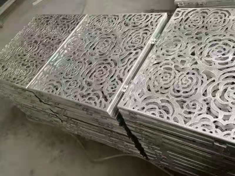 Irregular Decorative Aluminum Perforated Metal Sheet 0.5mm Thickness 2.0m Width