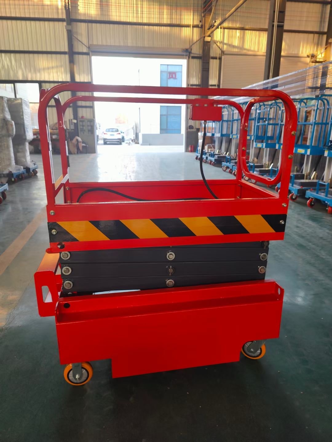 Manual Moving Battery Lift Up And Down Scissor Aerial Work Platform