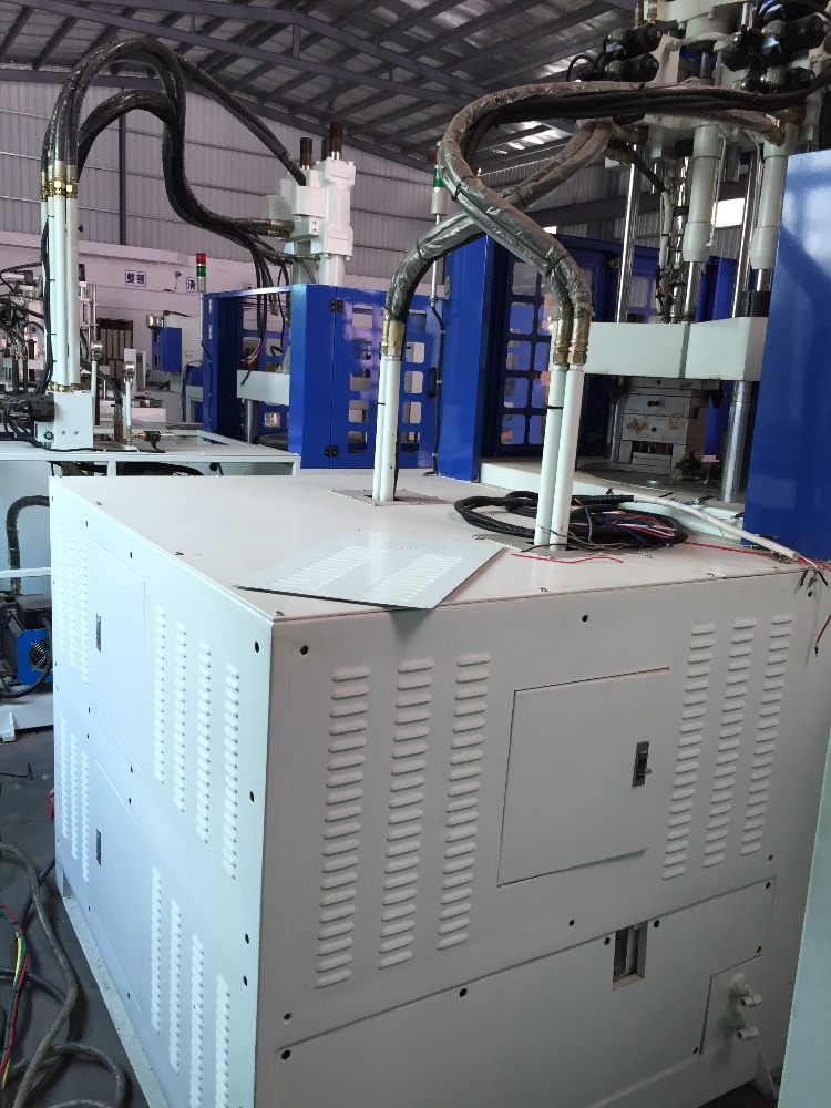 55T Vertical Plastic Injection Molding Machine 40mm Screw Diameter For 1.8T Ejector Force
