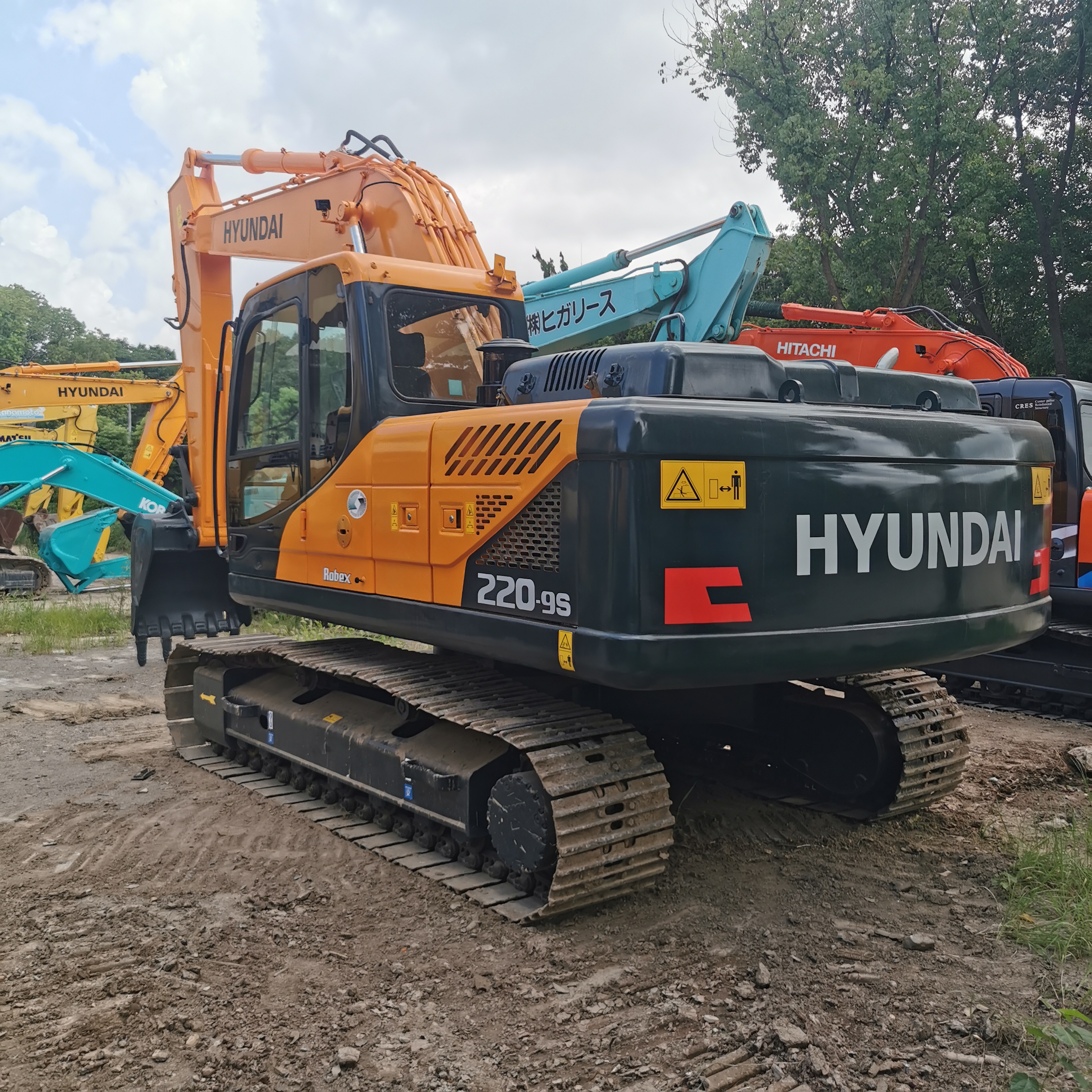 Year 2017 Used R220-9S Excavator Ideal for Middle East and South America Construction