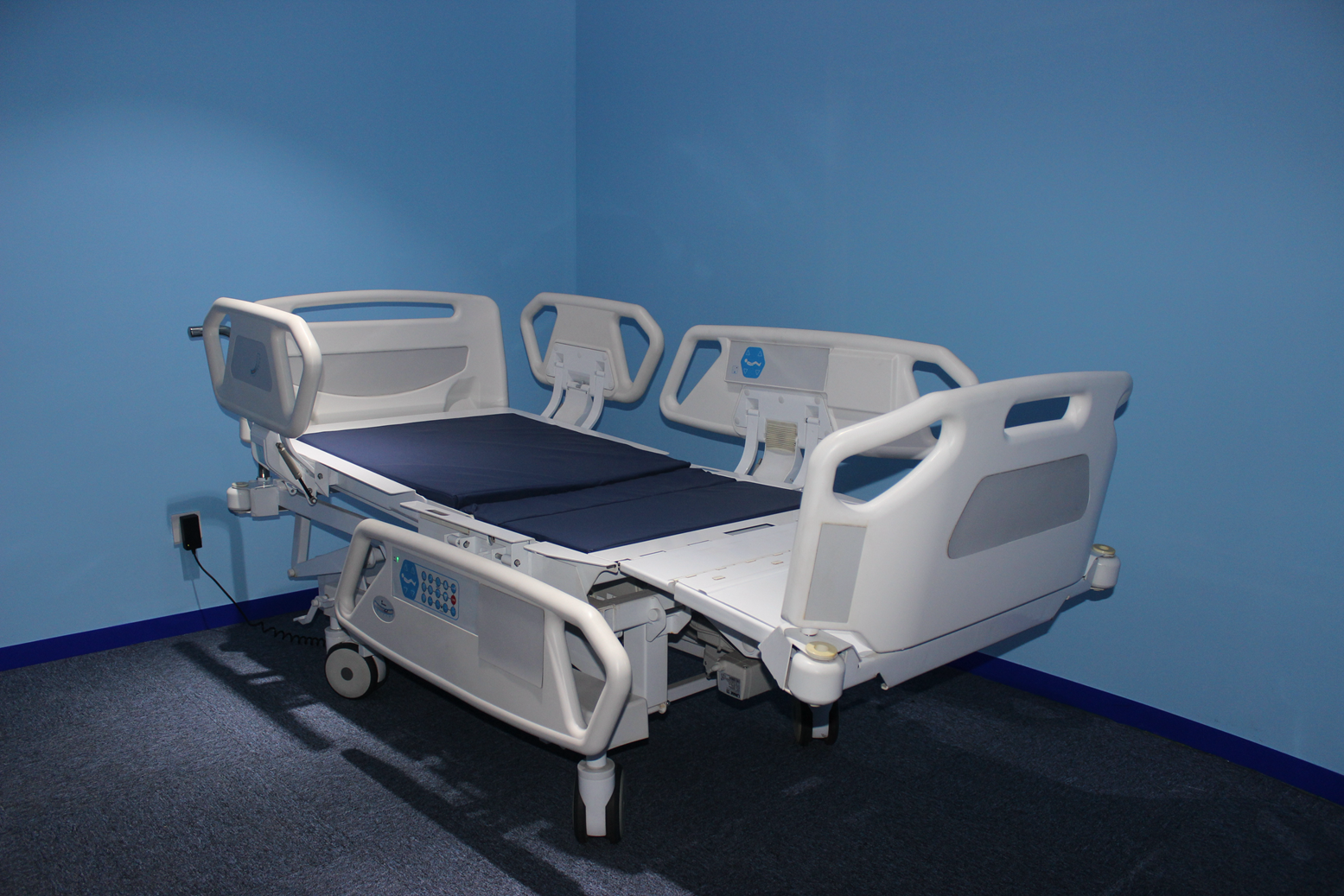 H500MM 220CM Five Eight Function Electric Hospital Bed Manually Operated Home Nursing