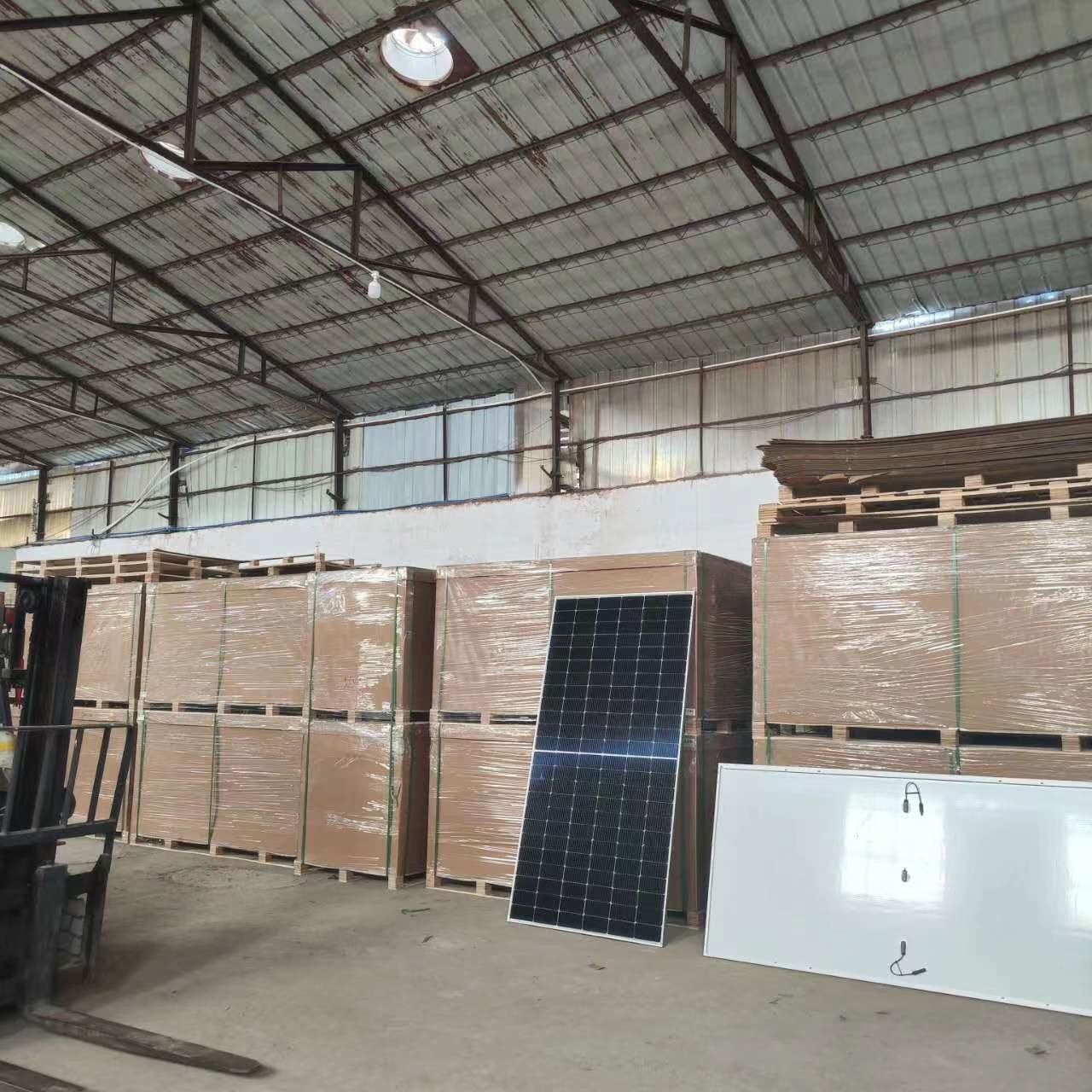 Anti Aging Rigid Solar Panels 550 Watt Monocrystalline Solar Module