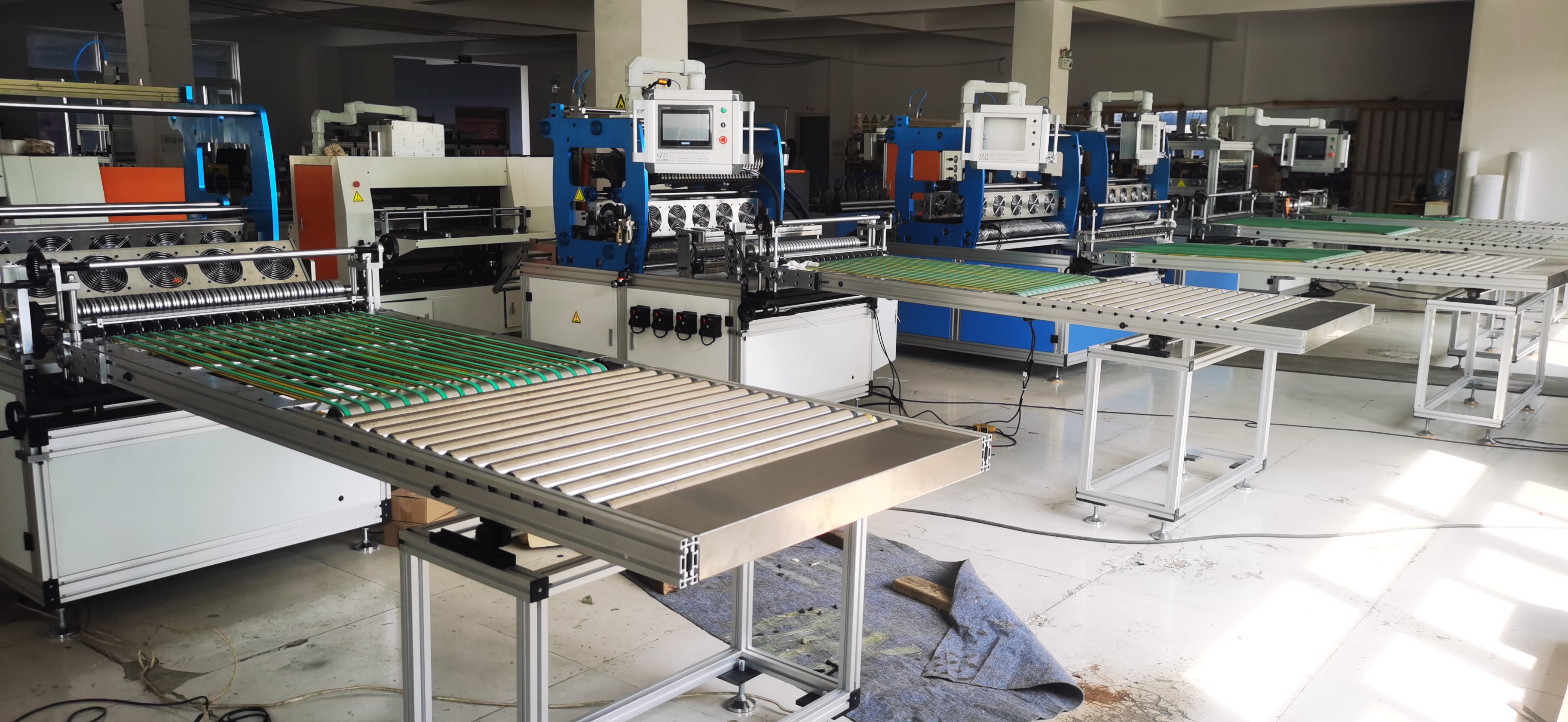 220V Facial Tissue Paper Folding Machine High Speed Automatic Paper Folding Machine With Partitions