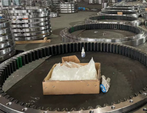 Buy cheap 81QB-01020 SLEWING BEARING SLEWING RING EXCAVATOR R520-9 product