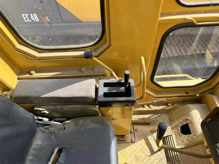 Used Cat D6R Bulldozer with in Shanghai 28.21 Ton Operating Weight 2013 Working Hours