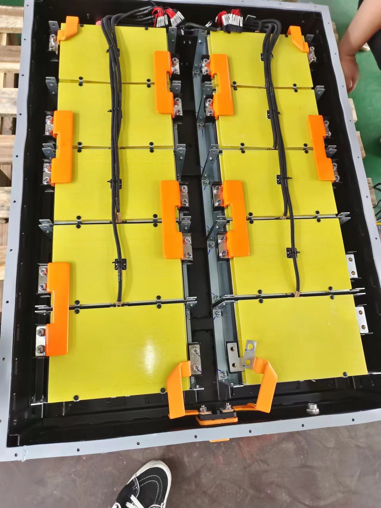 Fast Charging 24V 230Ah Forklift Lithium Battery For Trolley , Forklifts , Pallet Stacker , Pallet Carrier Easy Installation