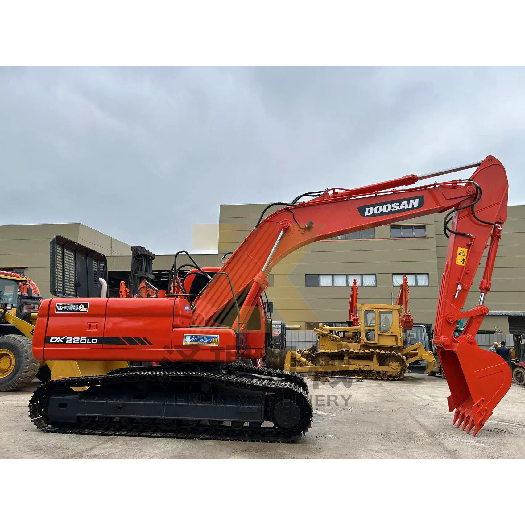 Used Doosan DX225LC-7 Excavator in Good Condition in Shanghai