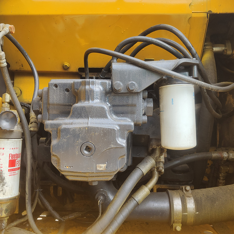 20 Ton Operating Weight Komatsu PC200 Excavator with Original Color Second Hand