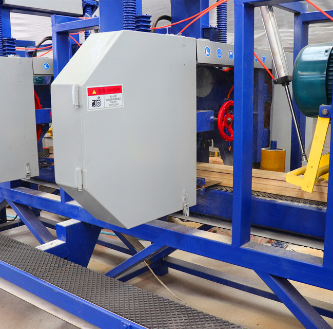 Timber Vertical Band Sawmill 700mm Wood Resaw Bandsaw With Touch Screen