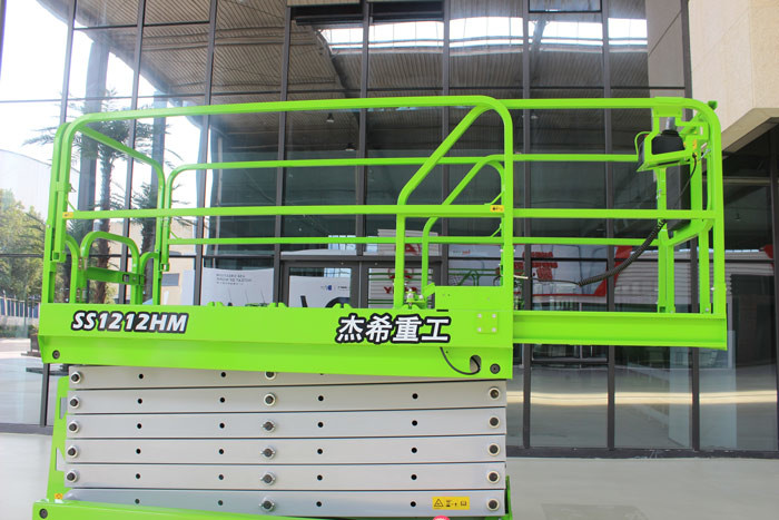 Self Propelled Aerial Work Platform Rental Hydraulic Lift 12m Extendable