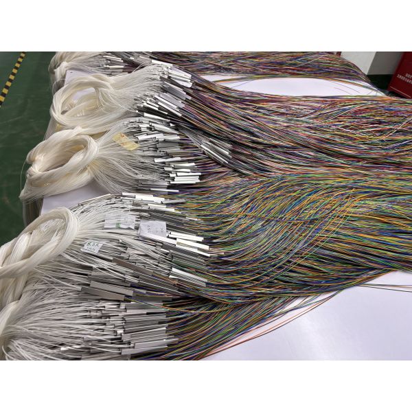 Manufacture Price FTTH 1x8 SC/APC Mini Cassette Fiber Optic PLC Splitter Wave length 1260-1650nm for Custom network solutions