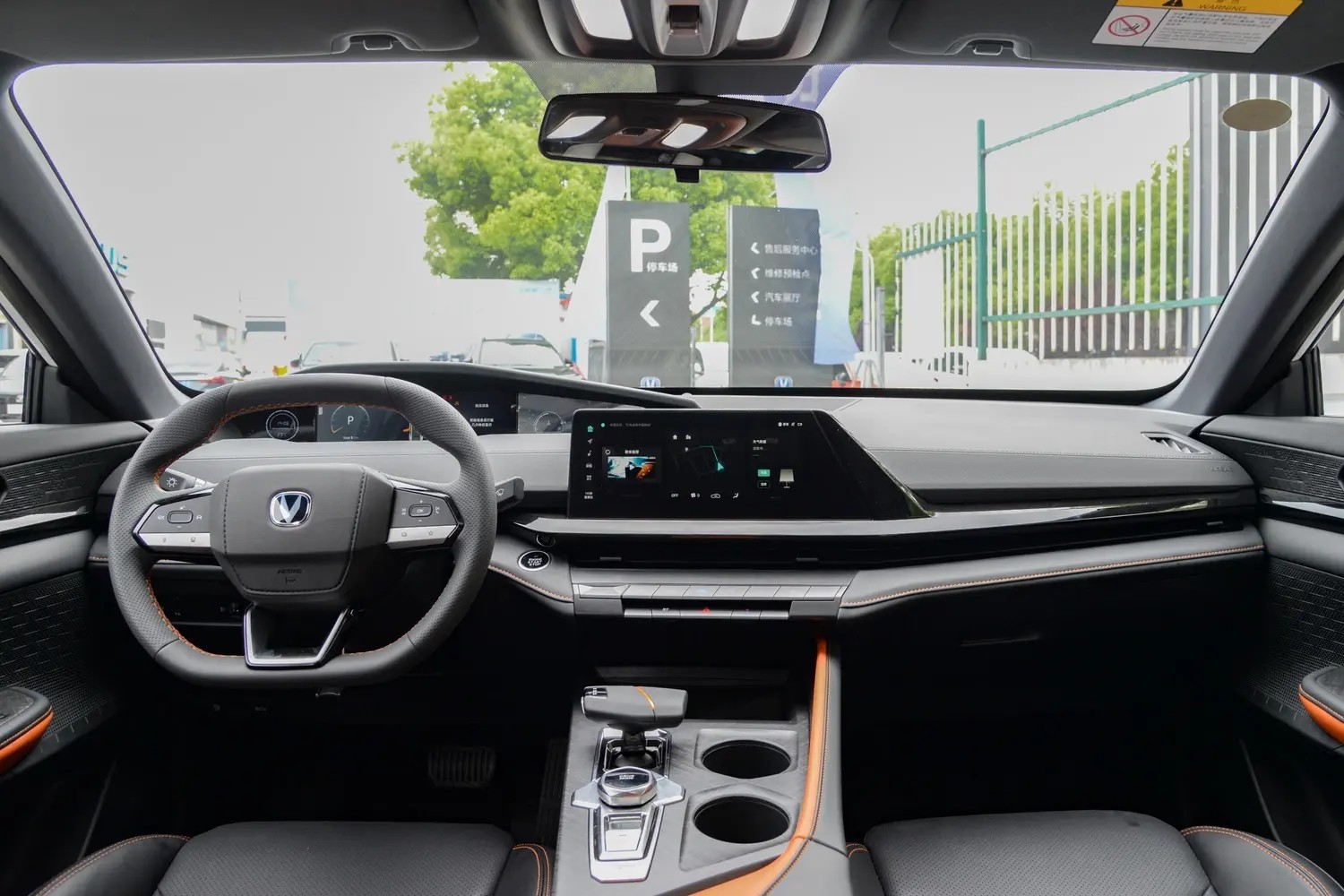 Changan UNI-V IDD Plug In Hybrid Sedans 5 Seater Mileage 1100KM