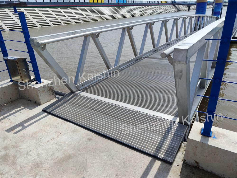 Marine Aluminum Gangway Ramp Ladder WPC Plastic Wood Deck Floating Dock