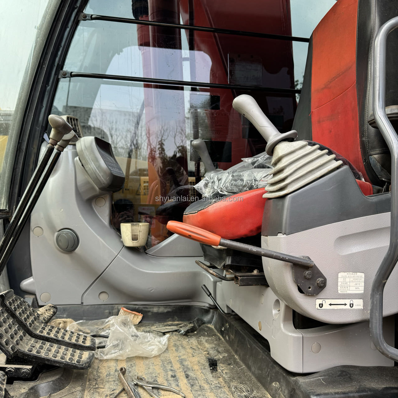High Work Efficiency Hitachi ZX200 Second-hand Excavator with Low Fuel Consumption