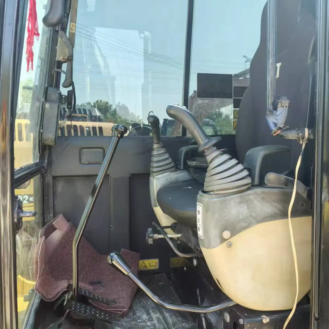 Original Brand 6 Ton Mini Excavators CAT306 Crawler Backhoe Secondhand Earth Moving Machine