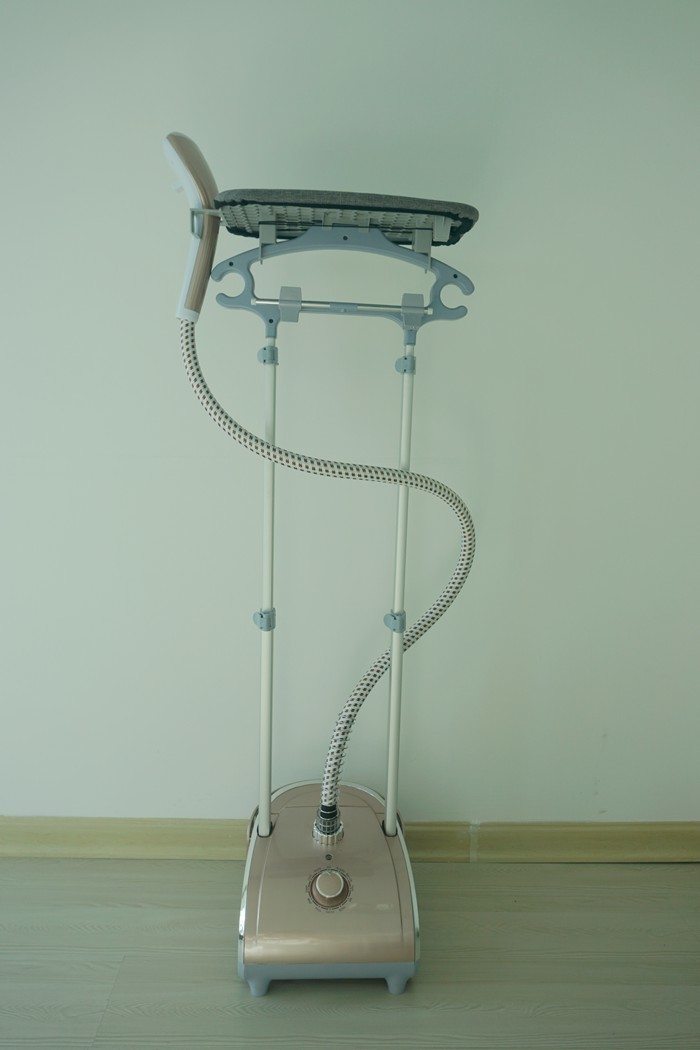 220 V Easy To Grip Handheld Clothes Steamer Travel 60 Hz With Folding Hanger