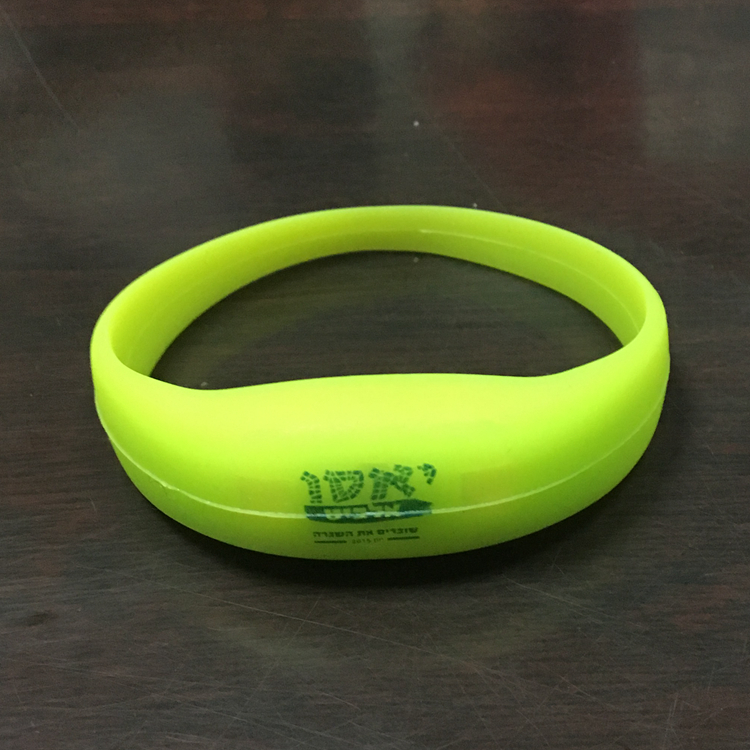 Night Run Motion Activated Light up Controllable Concert LED Silicone Glow Bangle Bracelet Concert Wristband for sale