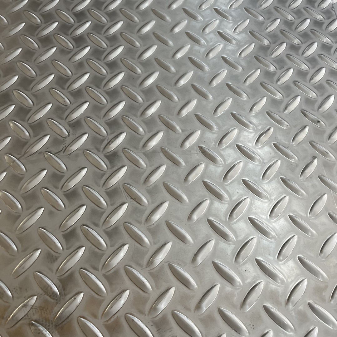 AISI 304 SUS304 DIN1.4301 Stainless Steel Chequered Plate 1500*6000mm For Floor
