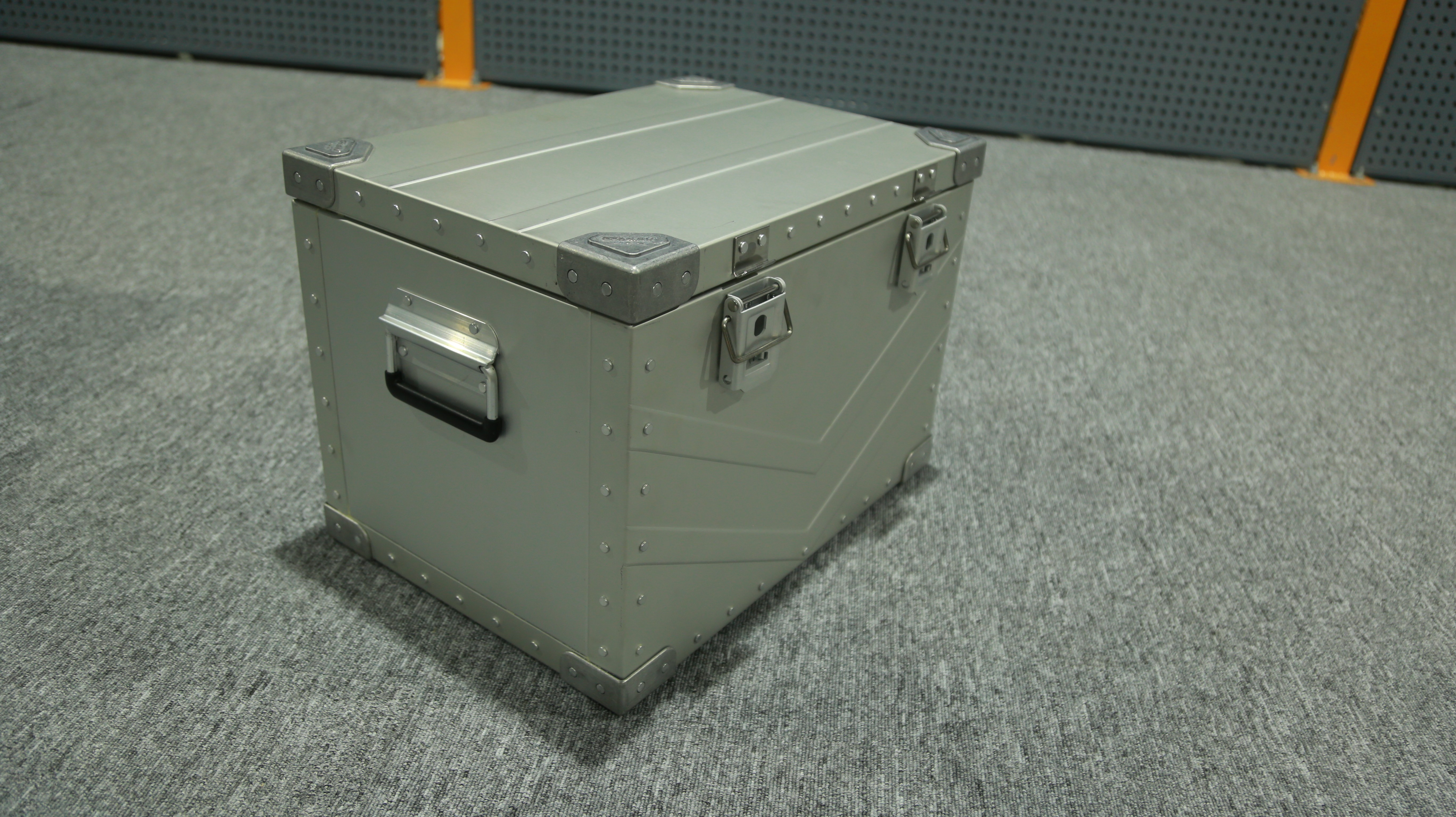 G.W 8.5kg Geometric Pattern Aluminum Alloy Car Camping Kitchen Box Storage Insulation