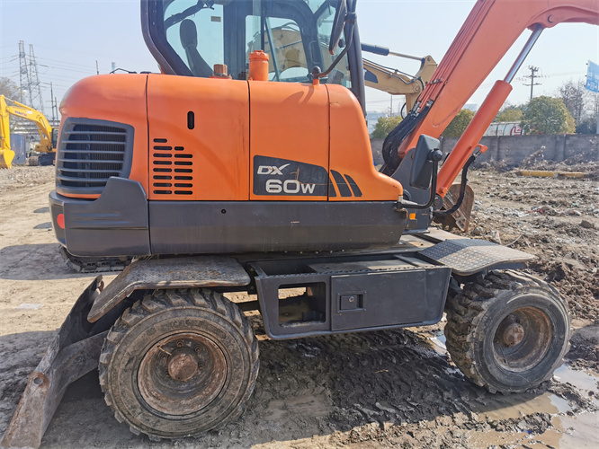 Original Hydraulic Valve Second Hand Excavator Doosan Engine Bucket Wheel Excavator 60W