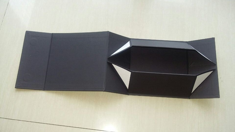 Luxury design customized rigid paper folding packaging box with spot UV