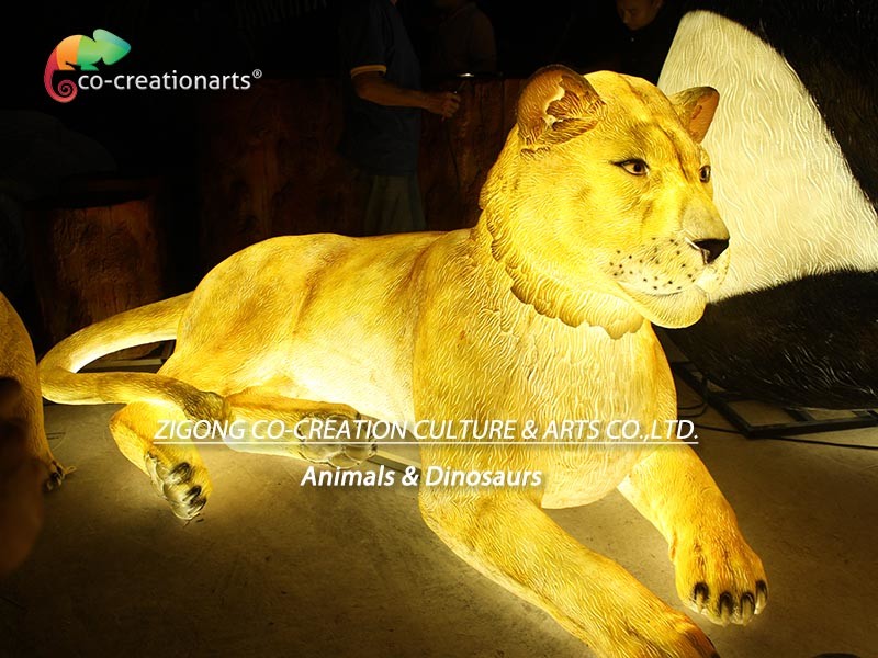 Smooth Texture Fiberglass Lions Waterproof For Theme Park