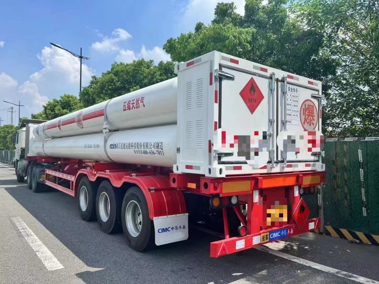 CIMC 3 Axles 8000L/5500L/7000L/7500L Gasoline and Diesel 4 compartments design 28 KL Steel Fuel hydraulic Tank Trailer