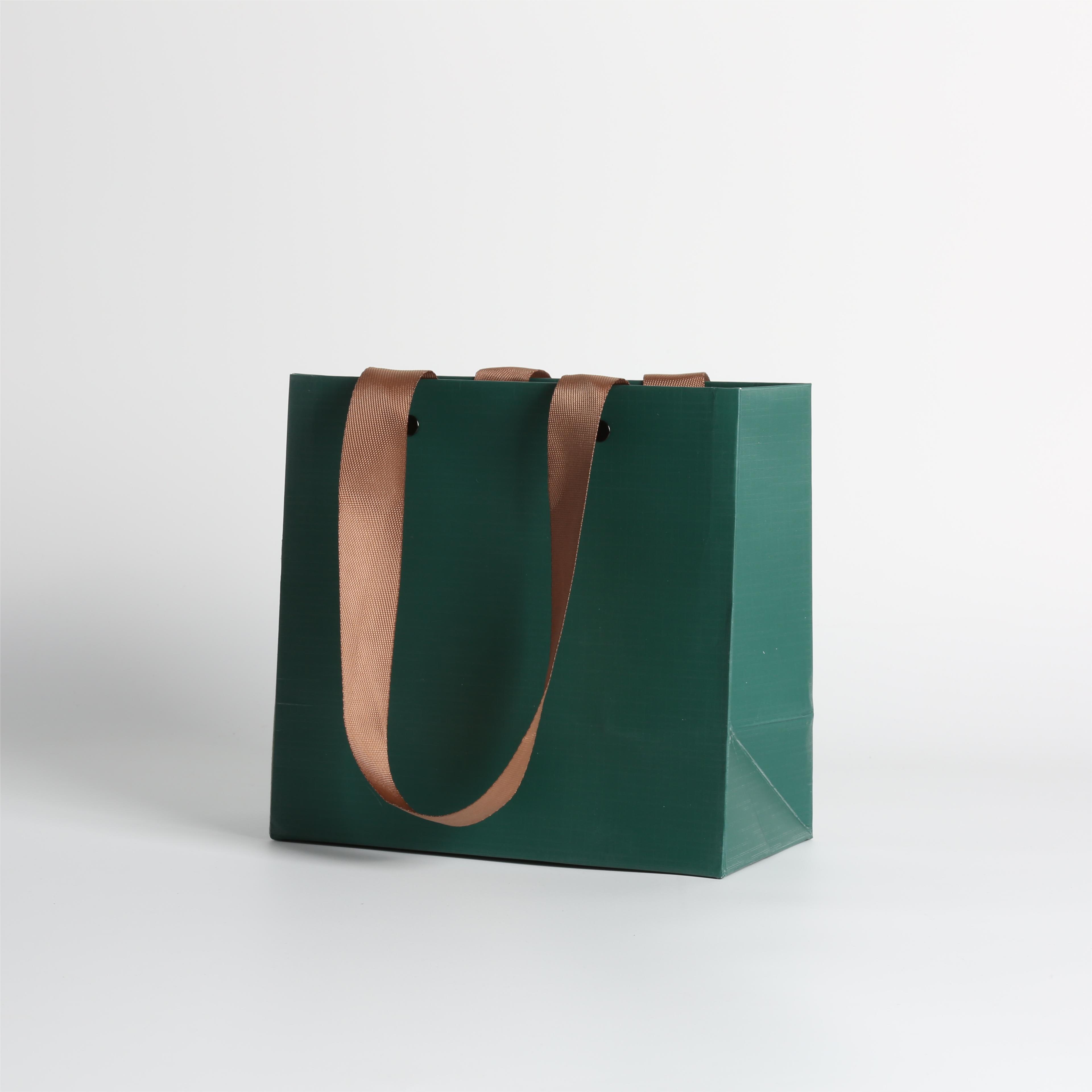 Recyclable Custom Branded Paper Carrier Bags , Retail Paper Bags Wholesale